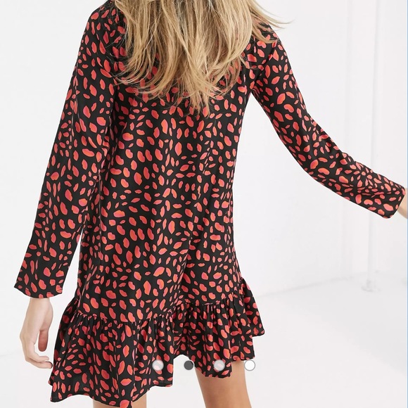 Wednesdays Girl Smock Dress Peplum Hem Lip Print - Picture 12 of 13